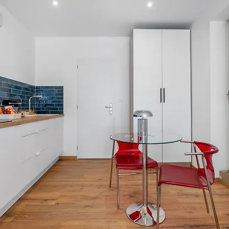 Appartement Equipe Terrasse En Provence